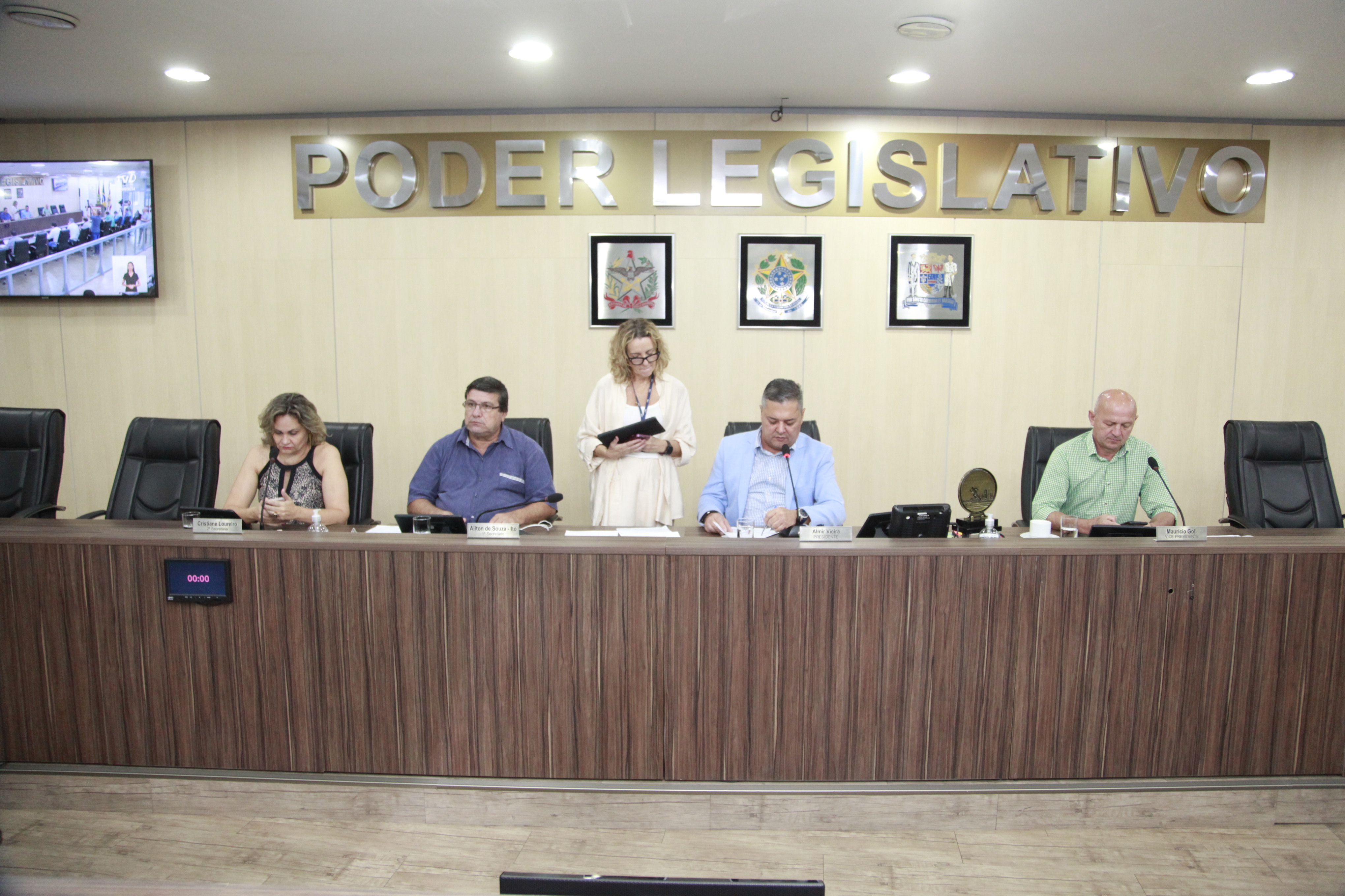 Vereadores aprovam autorização de viagem oficial do prefeito para participação como palestrante em evento nos Estados Unidos