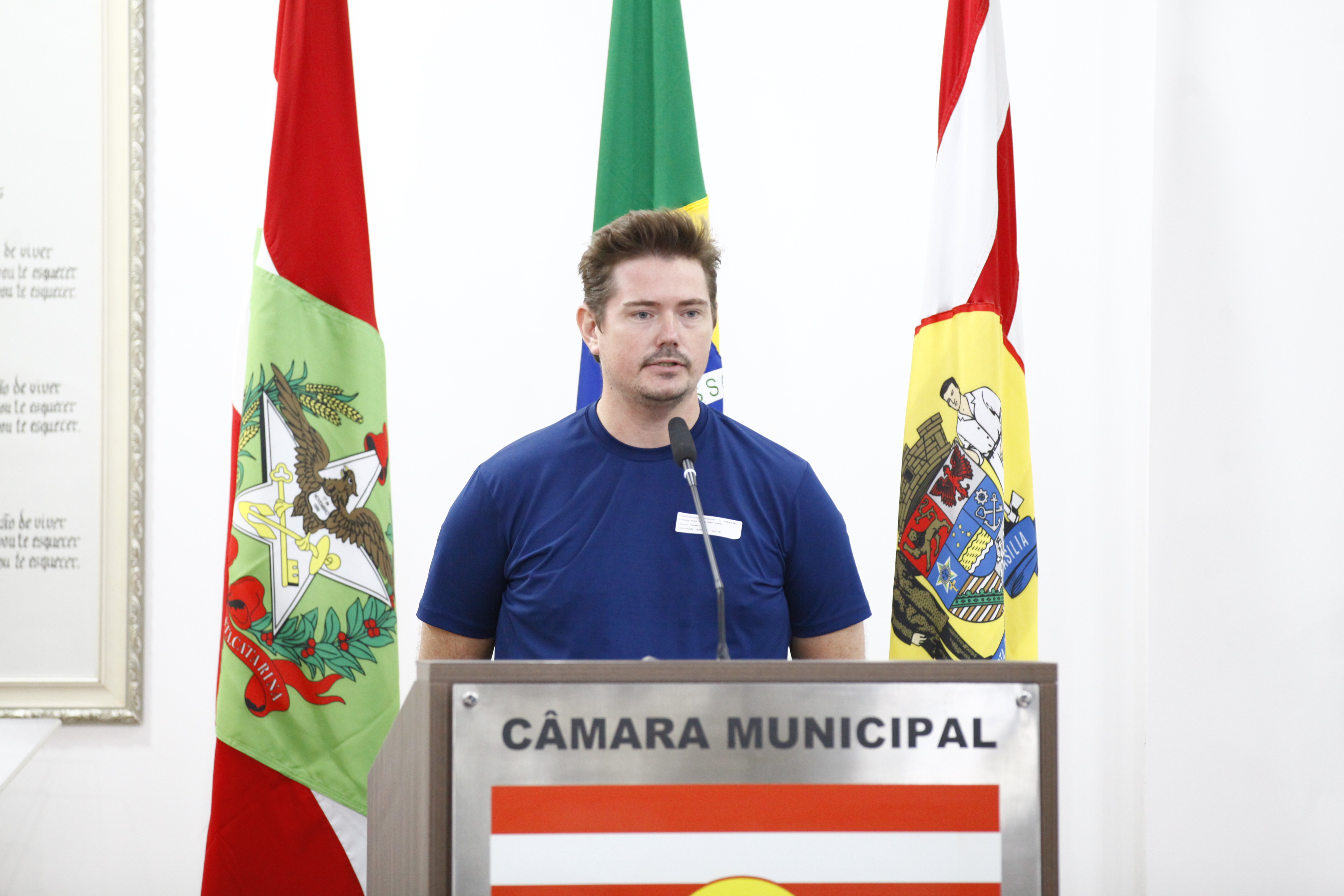 Acadêmico da Uniasselvi apresenta atividade sobre o Poder Legislativo municipal na tribuna 