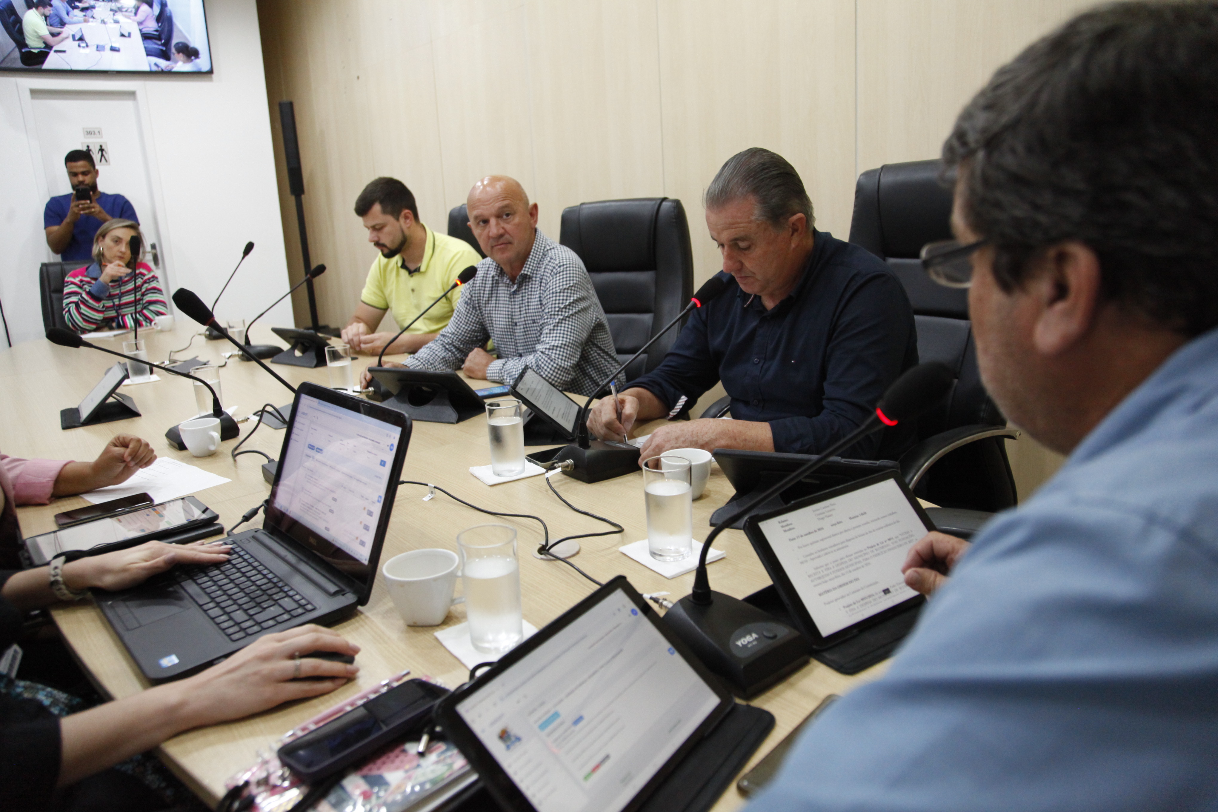 CCJ envia projeto para parecer jurídico e Comissão de Finanças dá parecer favorável ao Orçamento de Blumenau para 2025