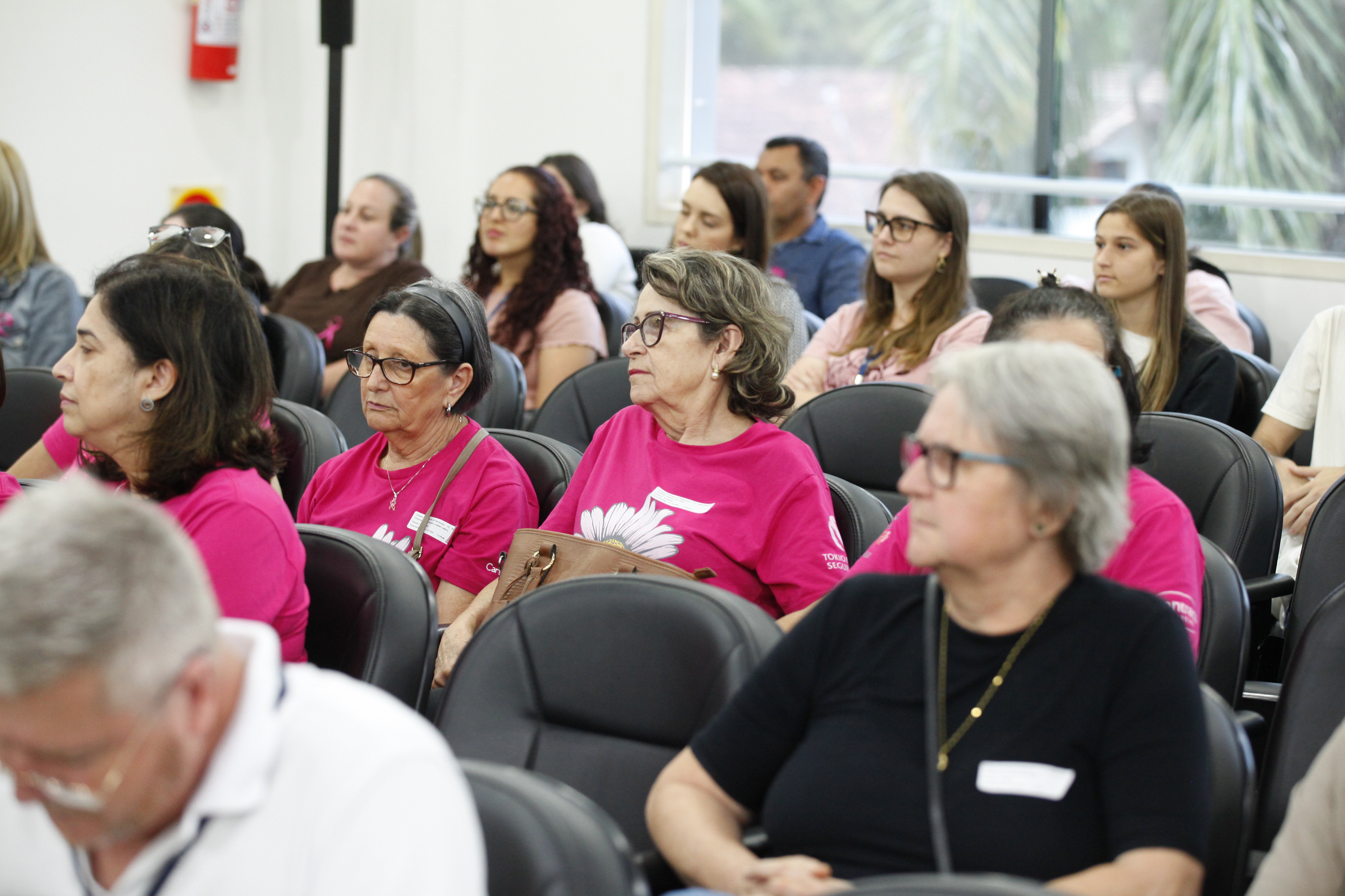 Câmara promove palestras em alusão ao Outubro Rosa que abordam importância do estilo de vida na prevenção do câncer 