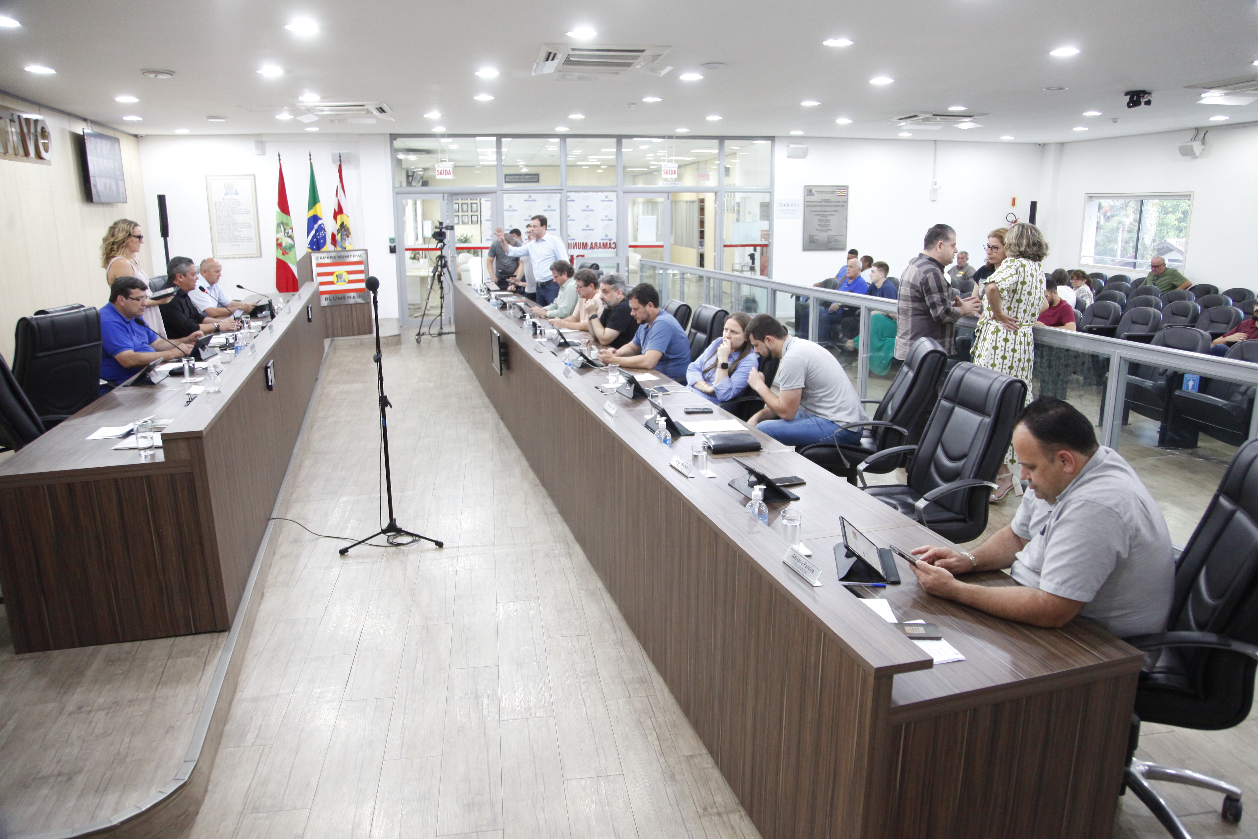 Câmara aprova projetos e convocação do presidente do Samae para esclarecimentos sobre falta de água