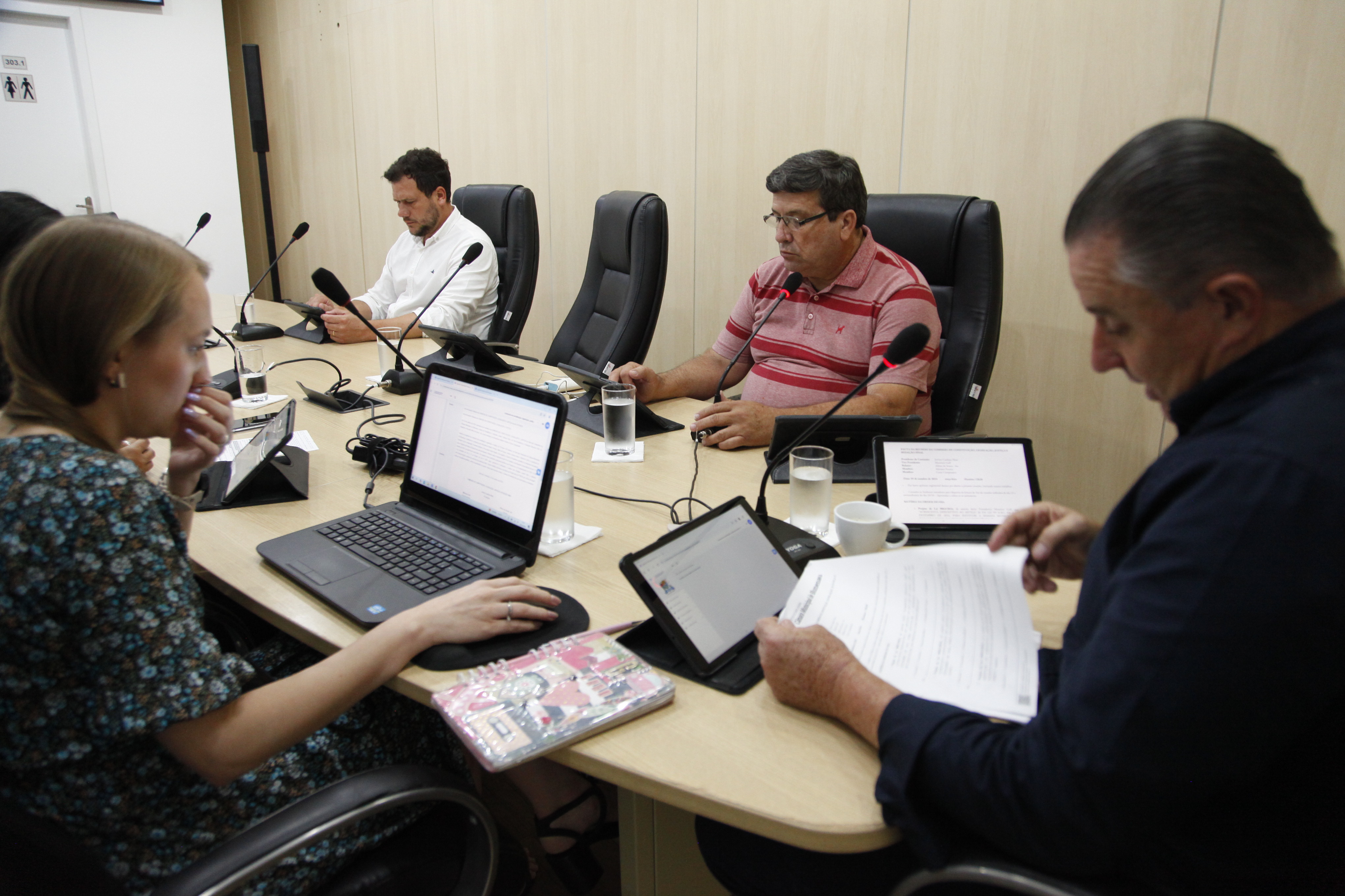 CCJ e Comissão de Finanças dão pareceres favoráveis a cinco projetos e a nove emendas