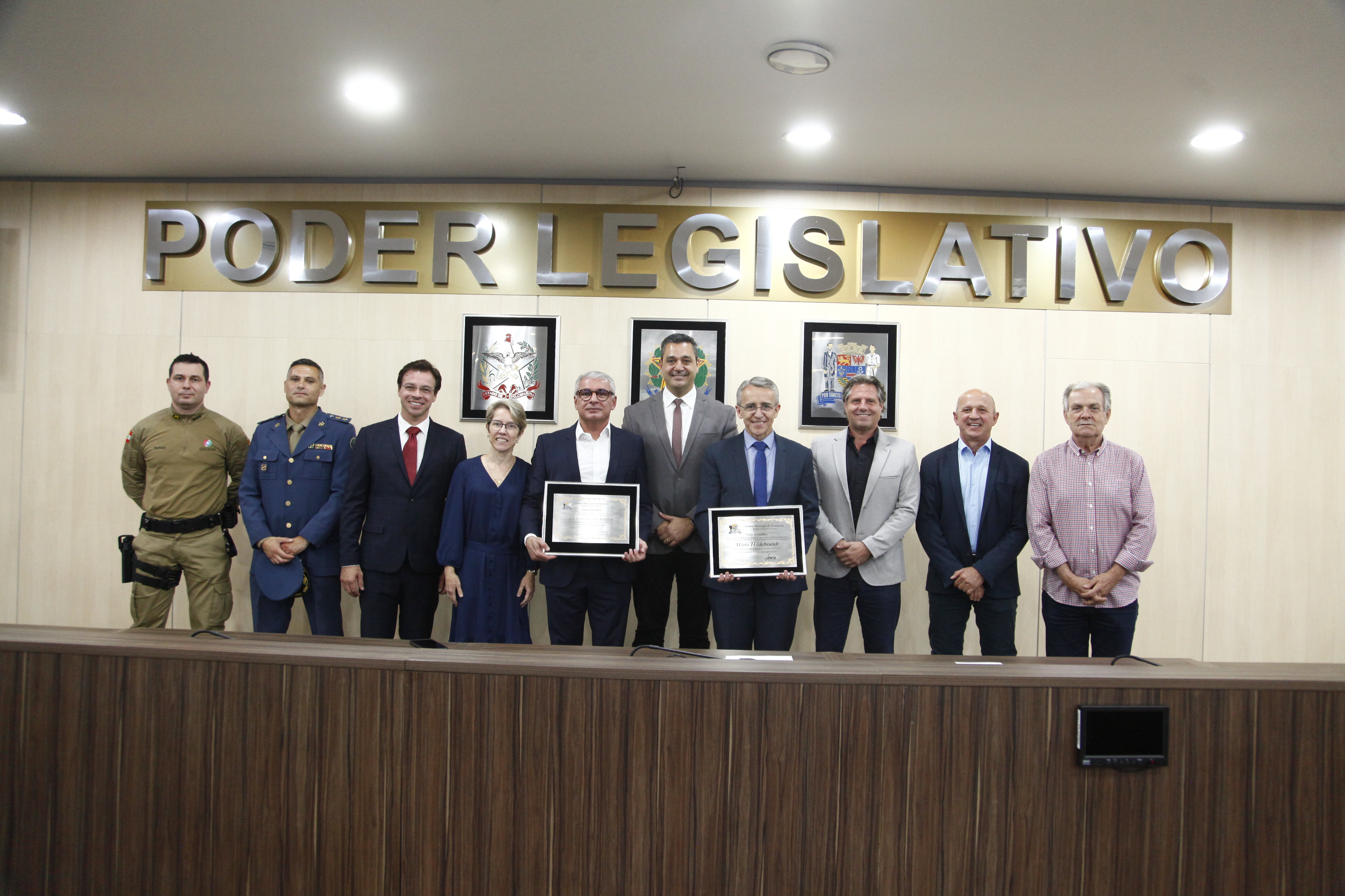 Câmara de Blumenau entrega Títulos de Cidadão Blumenauense ao prefeito Mário Hildebrandt e ao advogado César Botelho
