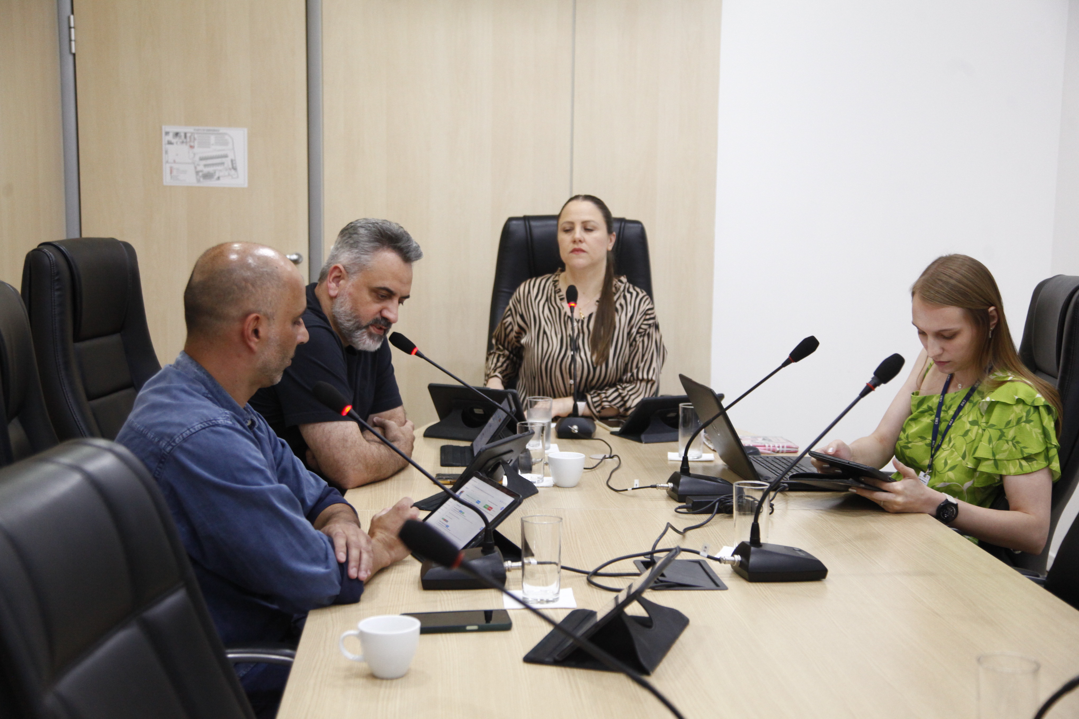 Quatro projetos de lei e um projeto de resolução passam pela comissão de Educação
