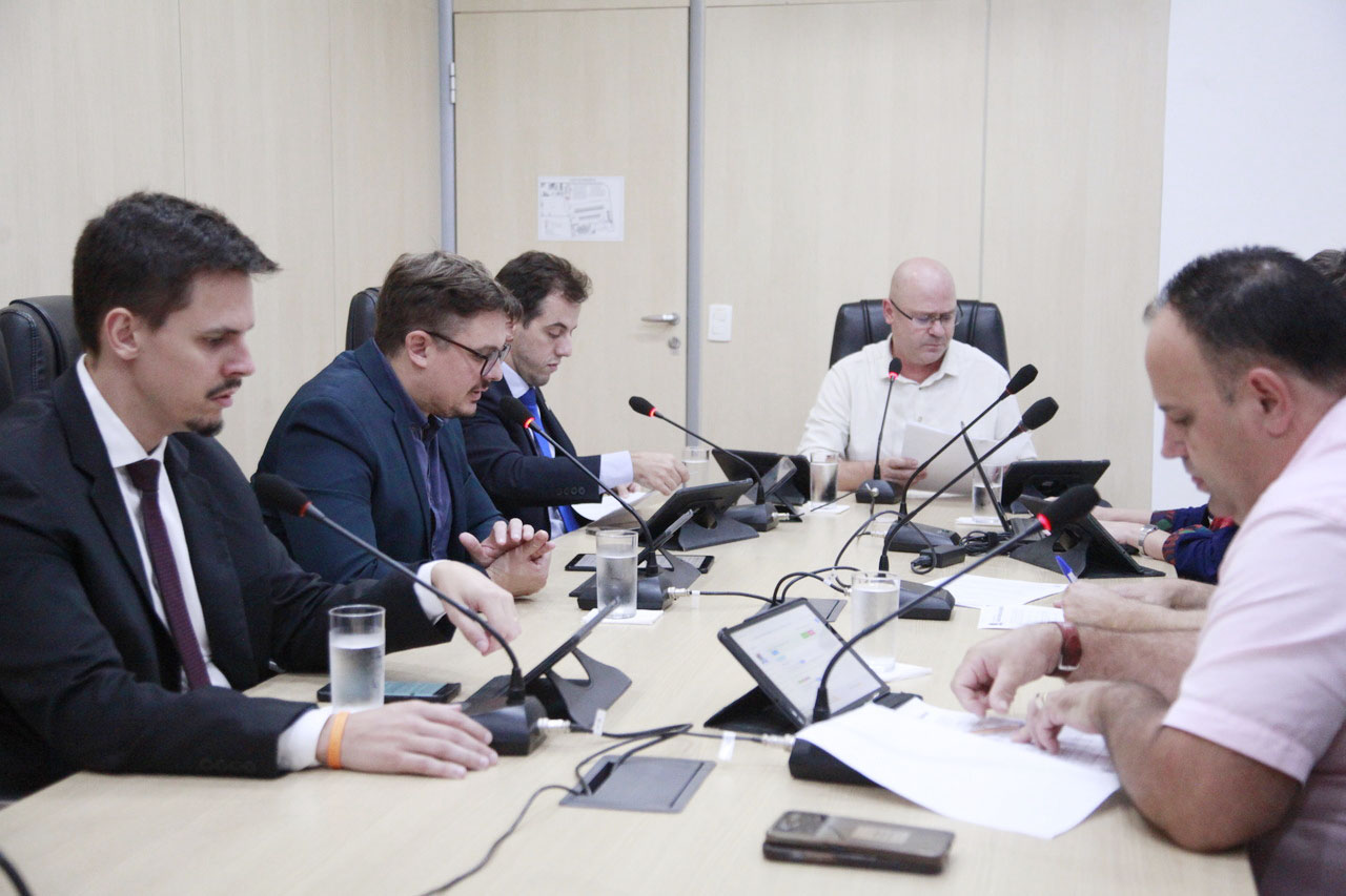 Seis projetos de lei recebem pareceres favoráveis da CCJ e da Comissão de Finanças