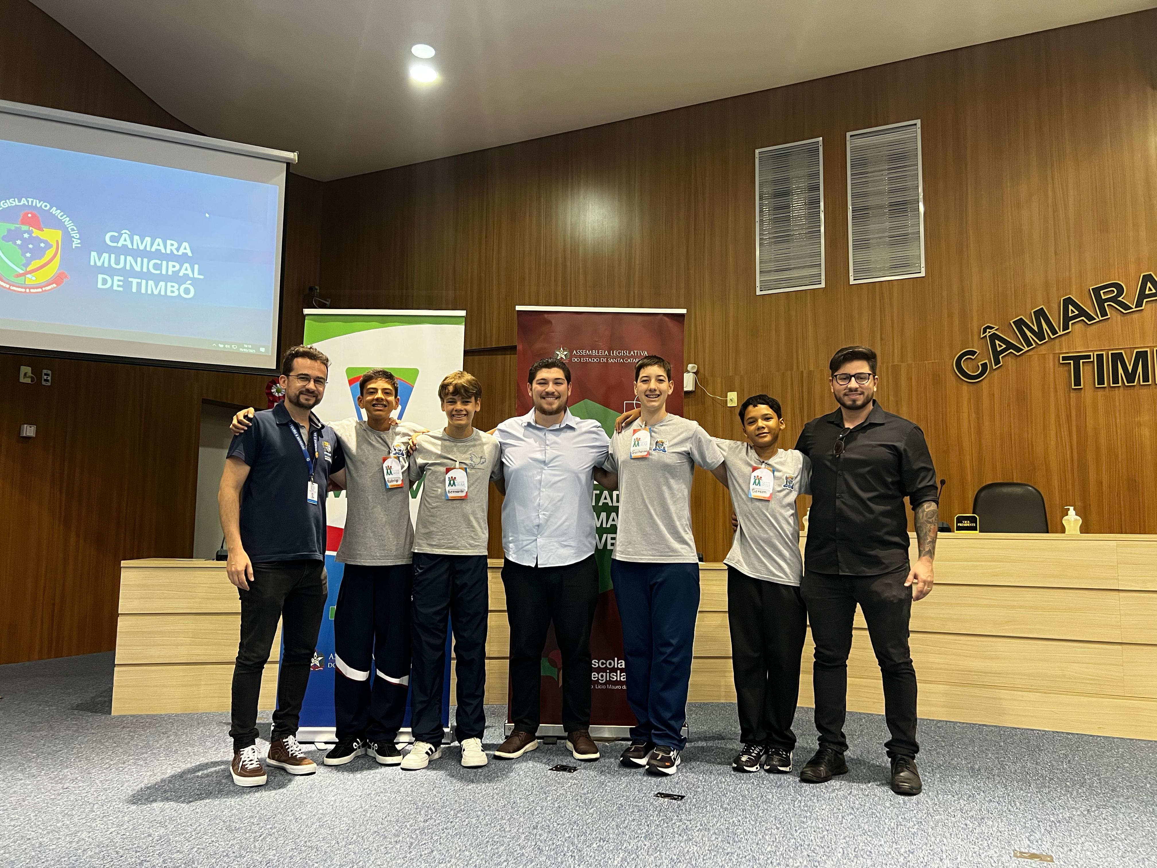 Vereadores mirins de Blumenau participam de seminário na Câmara Municipal de Timbó