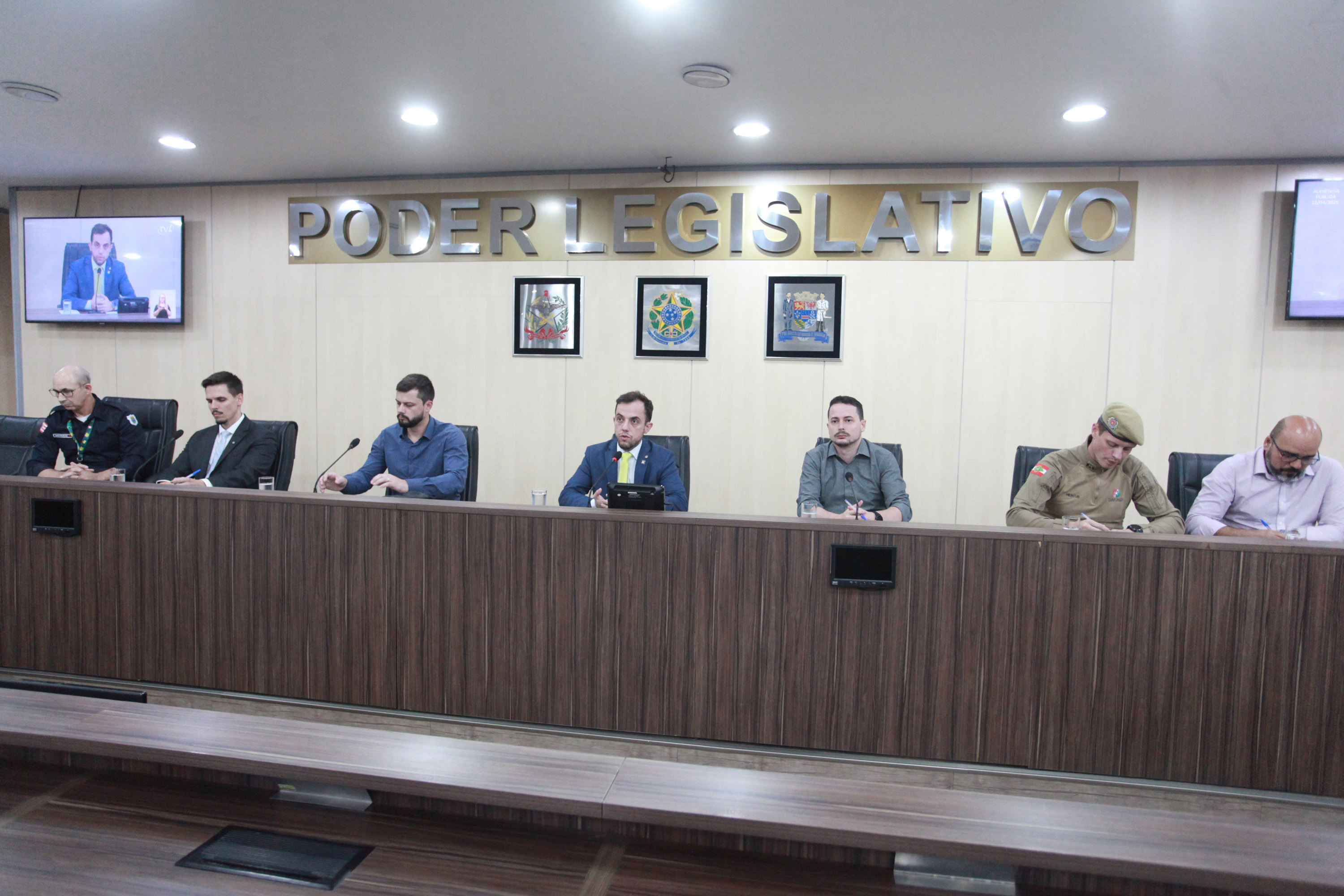 Vereadores e autoridades debatem o uso de ciclomotores e bicicletas elétricas em Blumenau