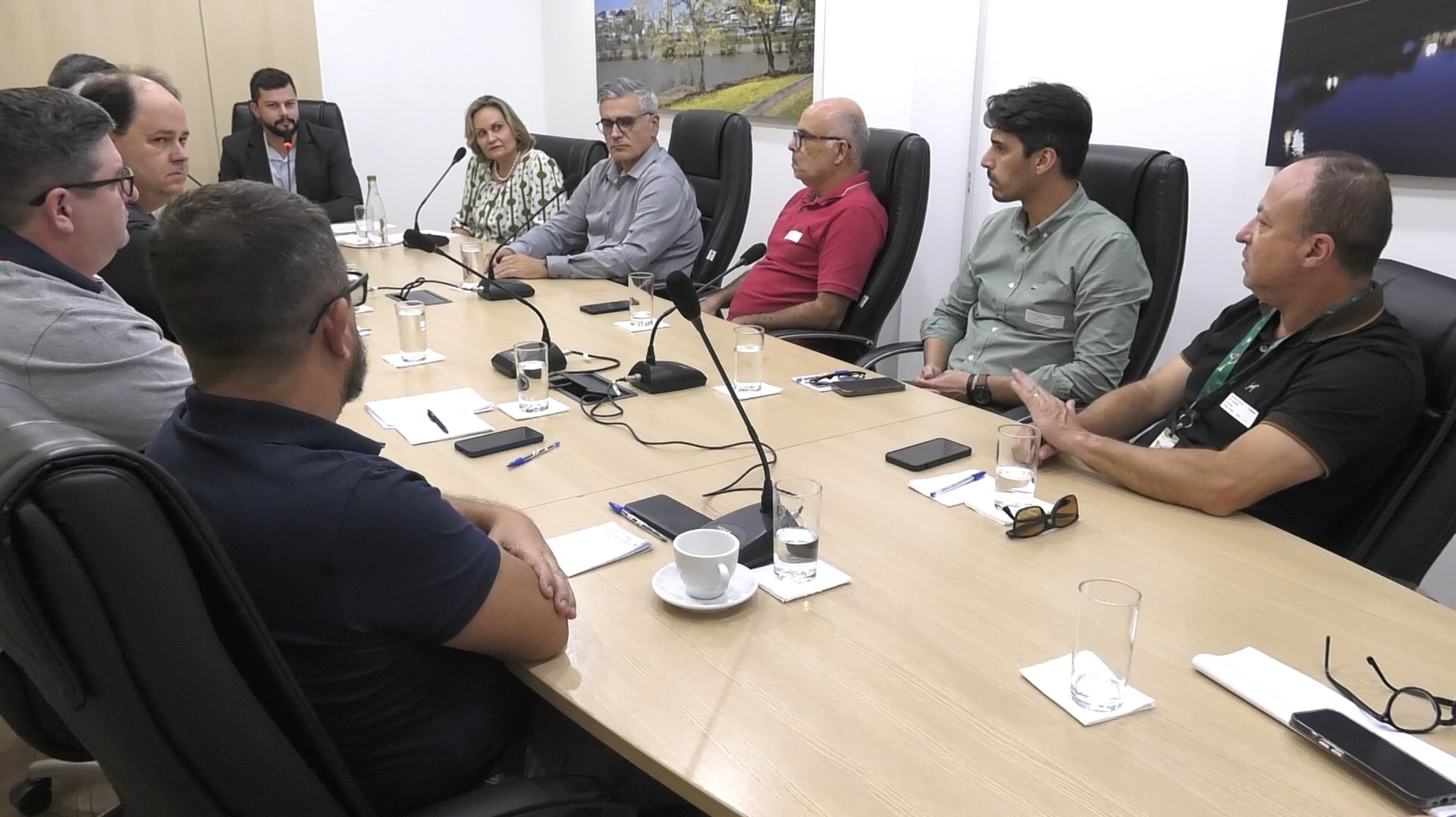 Comissão da Furb - clima tenso entre representantes da universidade e da prefeitura de Blumenau