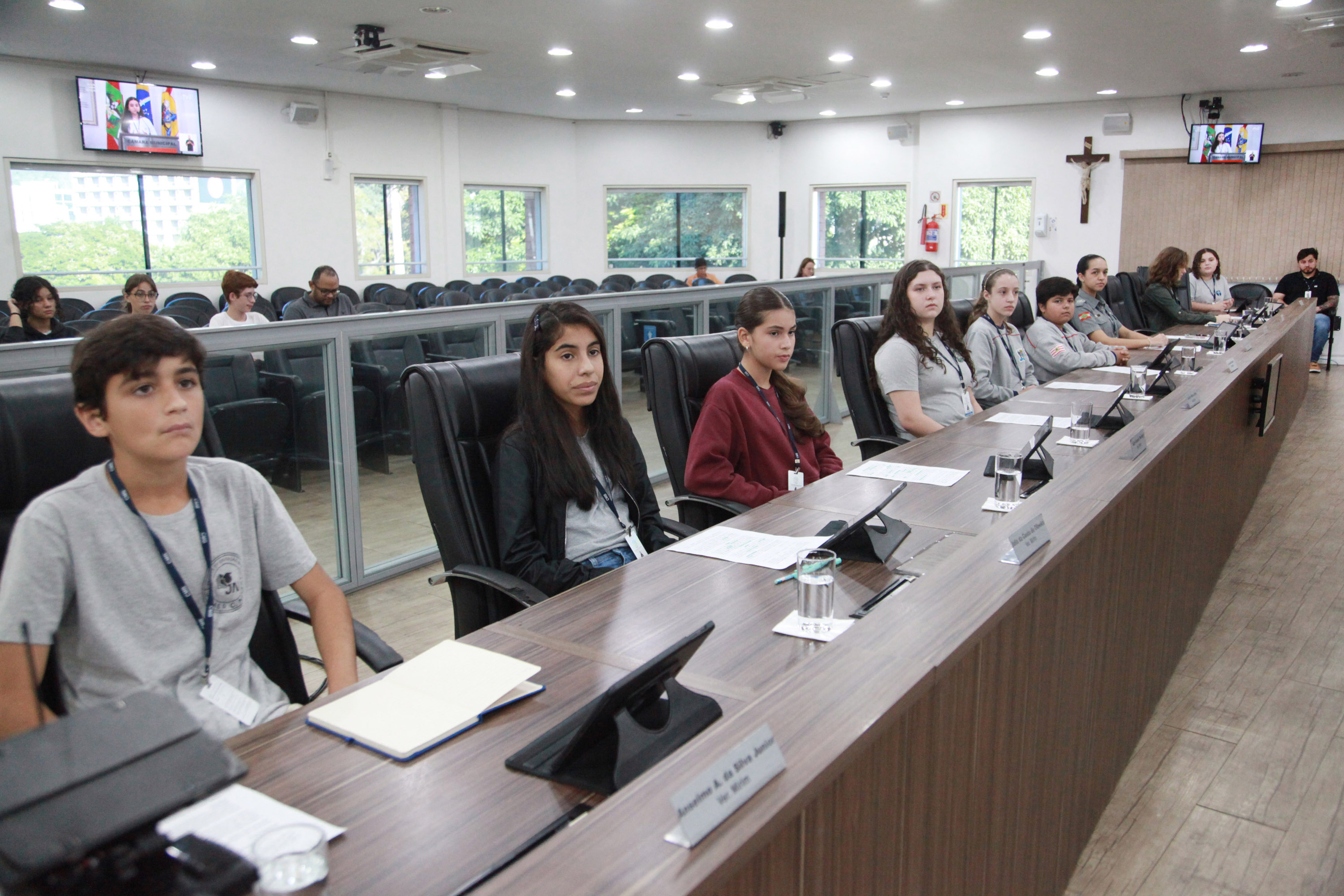 Vereadores mirins aprovam requerimentos que pedem mais segurança e melhoria para áreas escolares