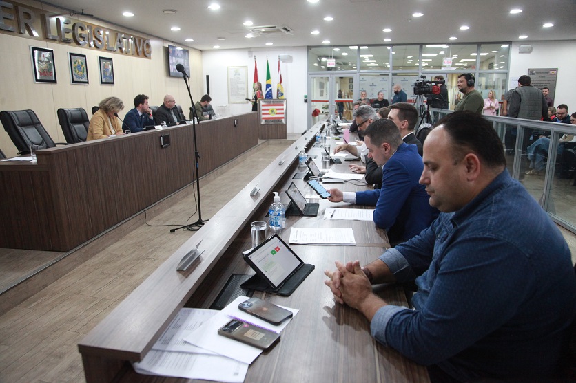Confira os projetos e proposições aprovados na sessão desta terça-feira (13)
