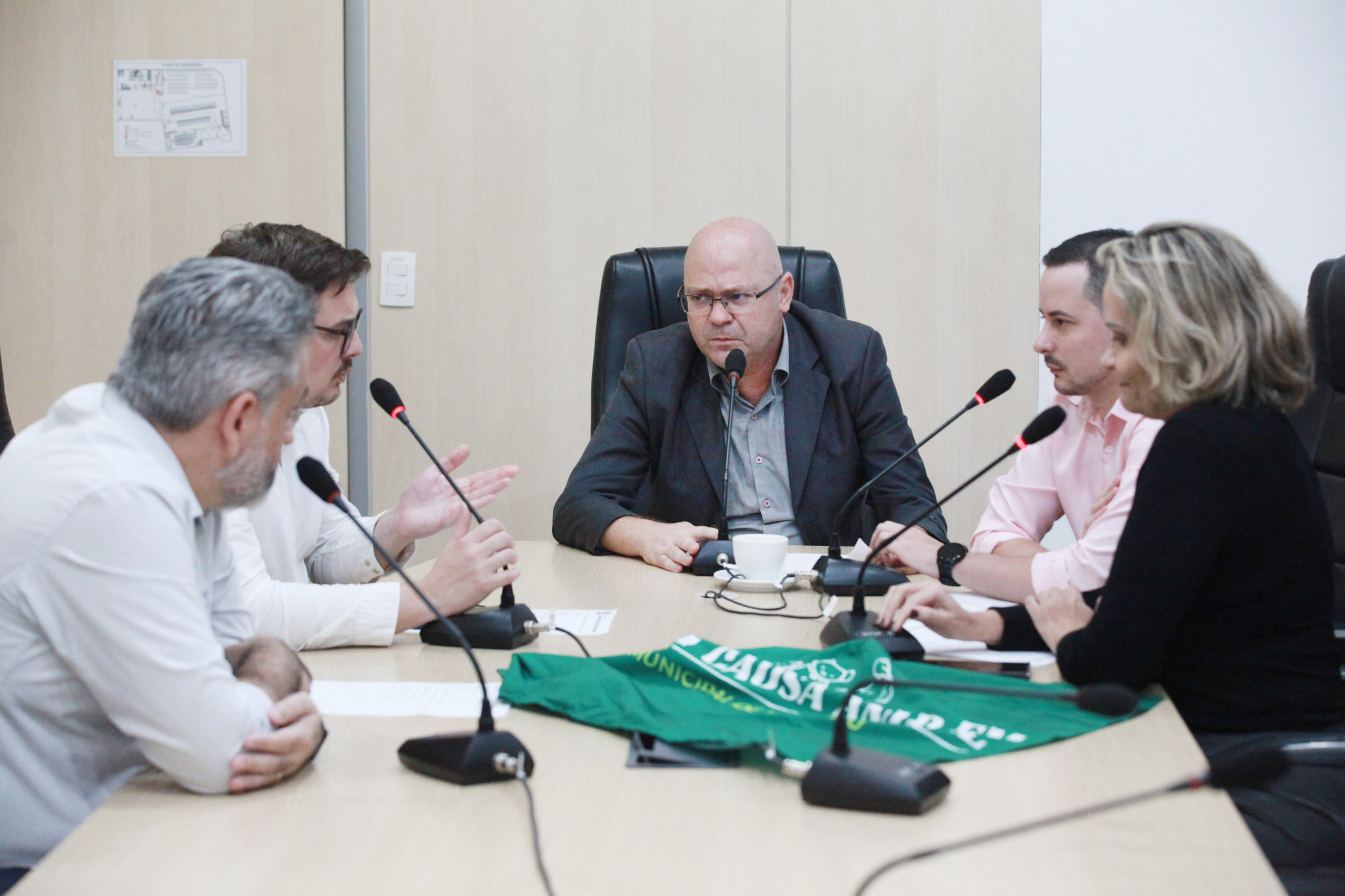 Frente Parlamentar em Defesa da Causa Animal realiza primeira reunião e define prioridades em Blumenau