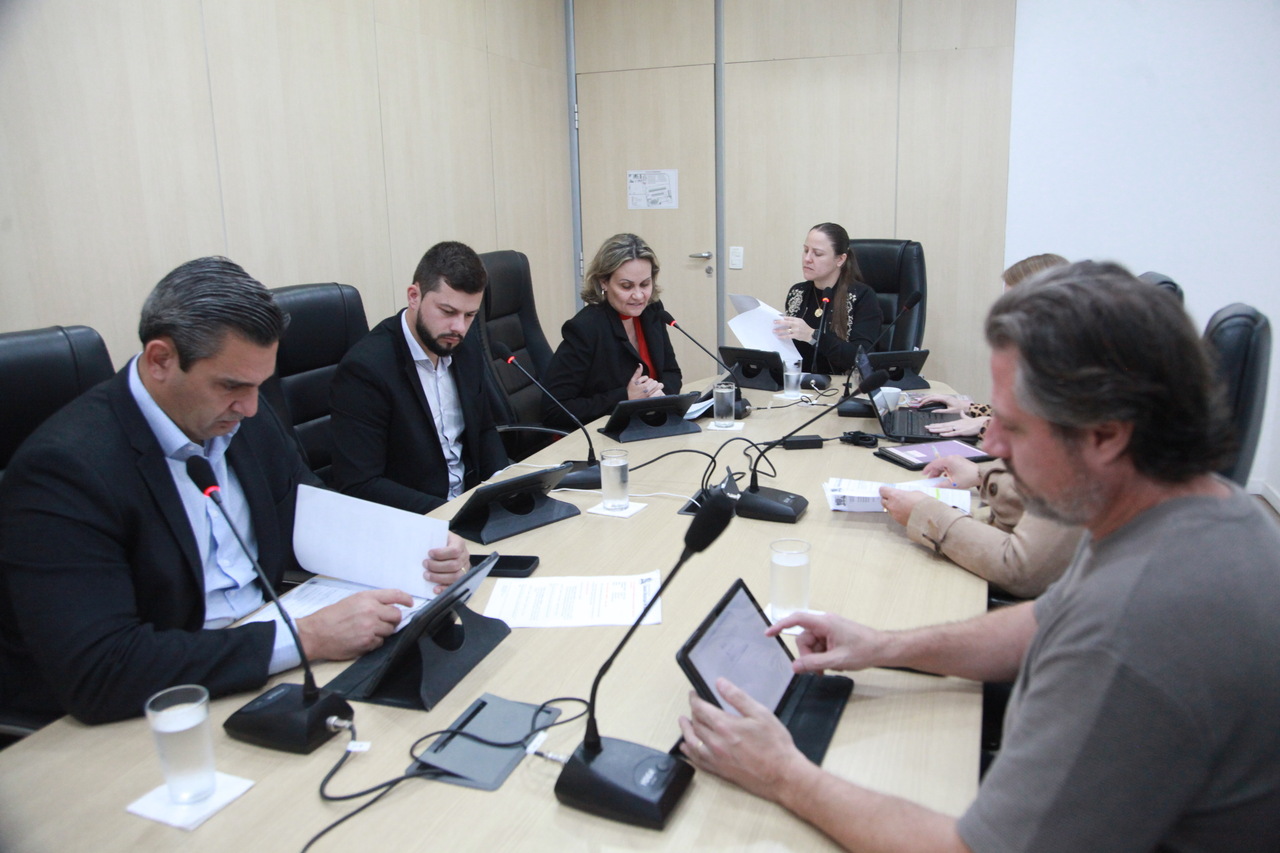 CCJ e Comissão de Finanças analisam projetos de lei e de resolução nesta terça-feira