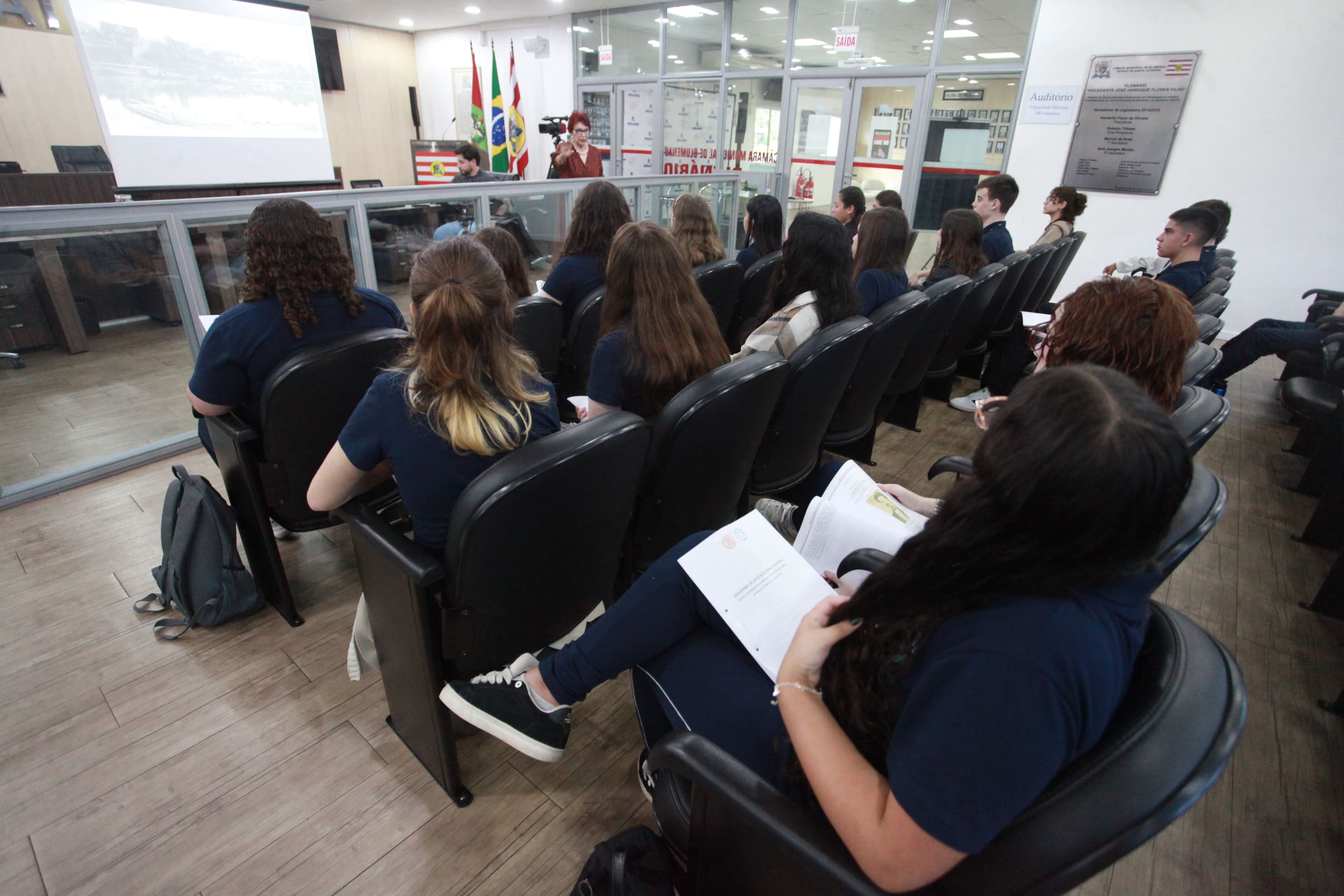 Vereadores mirins participam de formação sobre a história administrativa de Blumenau