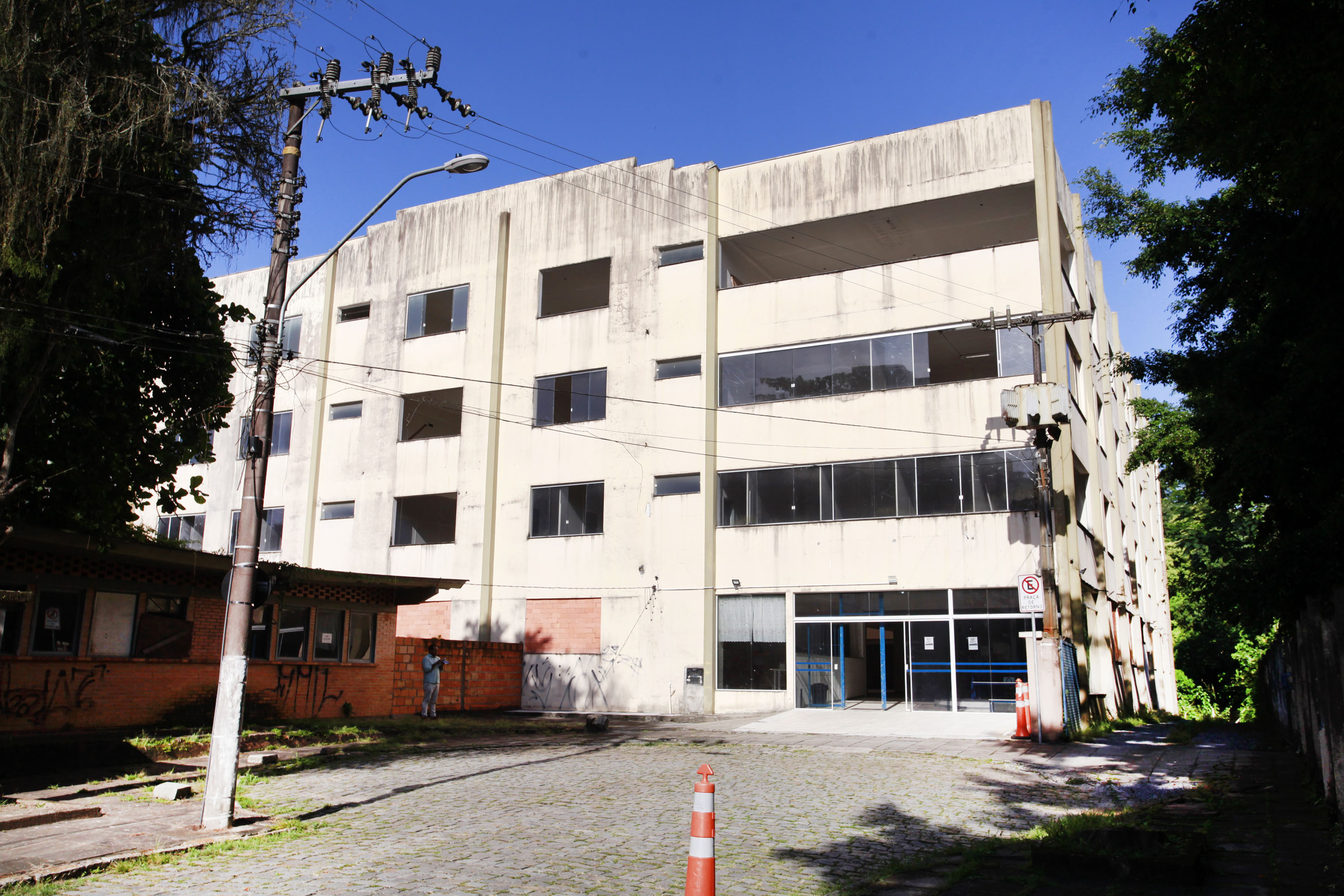 Presidente da Câmara abre mão de nova sede e sugere imóvel para Policlínica