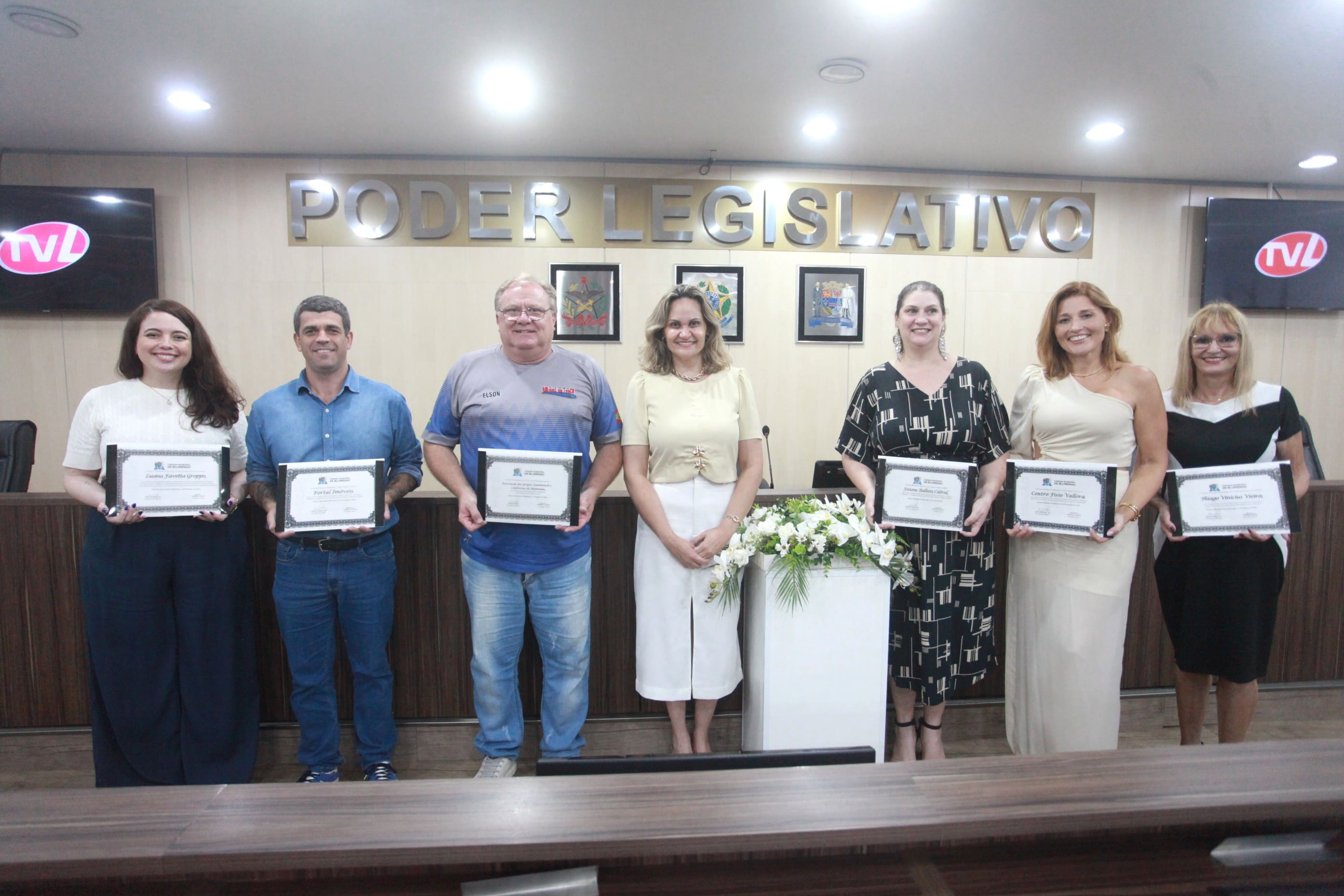 Câmara de Blumenau homenageia destaques da comunidade em diferentes áreas em sessão solene