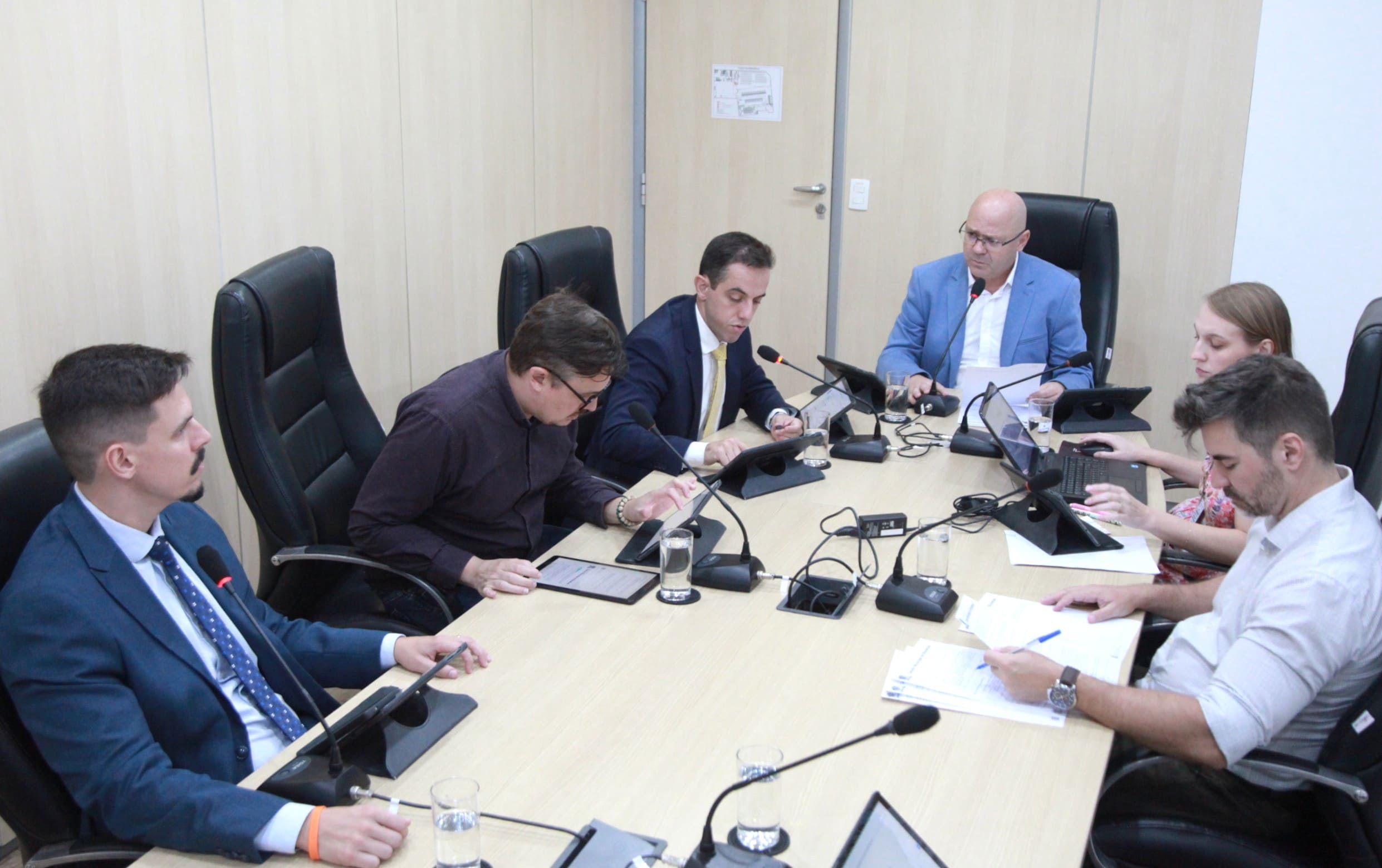CCJ analisa 14 matérias e Comissão de Finanças aprova projeto e emenda