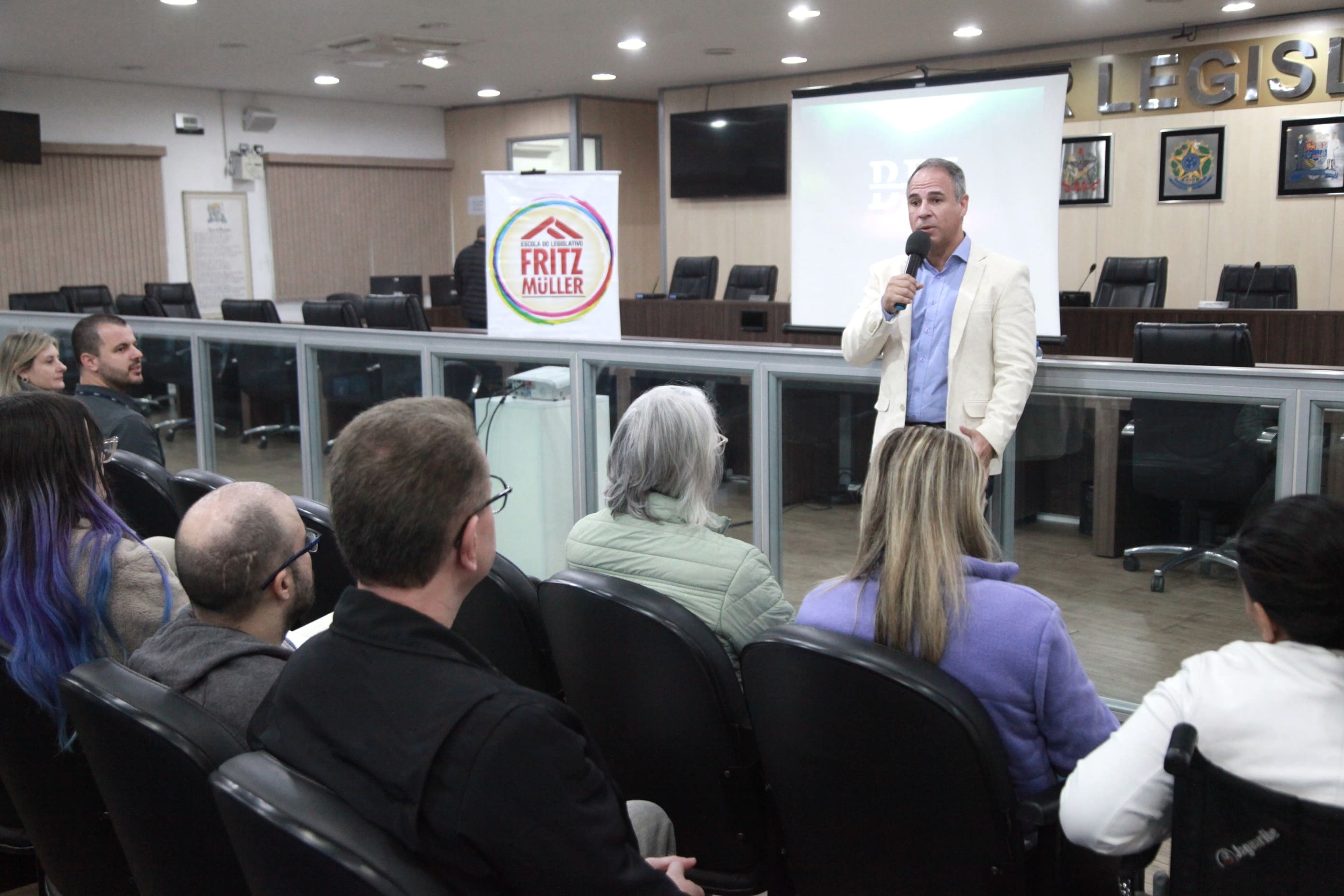 Curso promovido pela Escola do Legislativo orienta servidores da Câmara sobre segurança jurídica em ano eleitoral