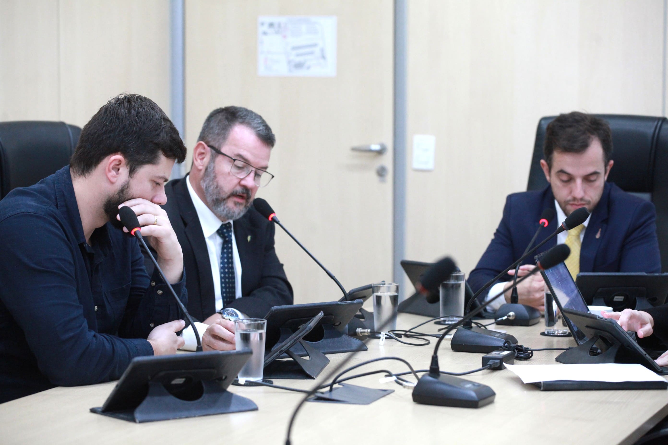 Três projetos de lei e três emendas passam pelas comissões de Educação, Transportes e Turismo