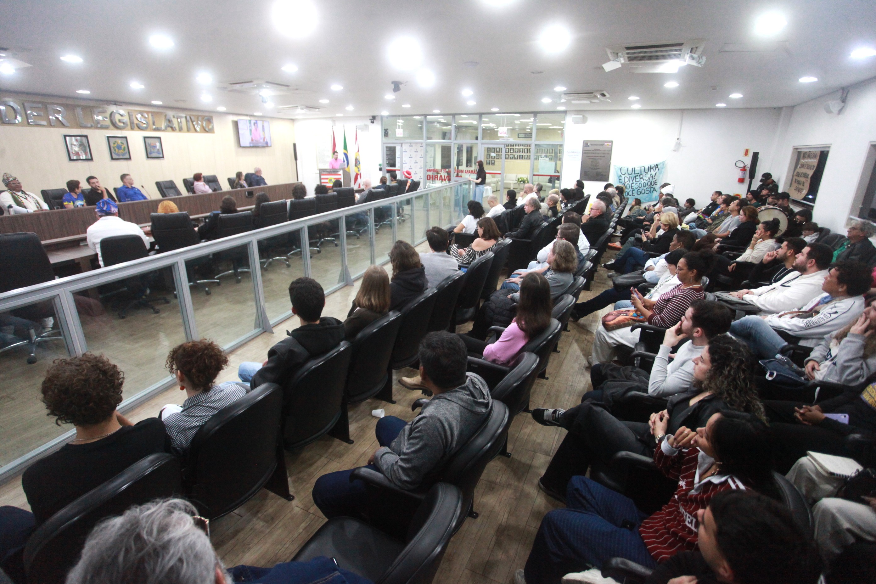 Audiência pública debate fortalecimento da cultura e cobra retomada de edital municipal em Blumenau
