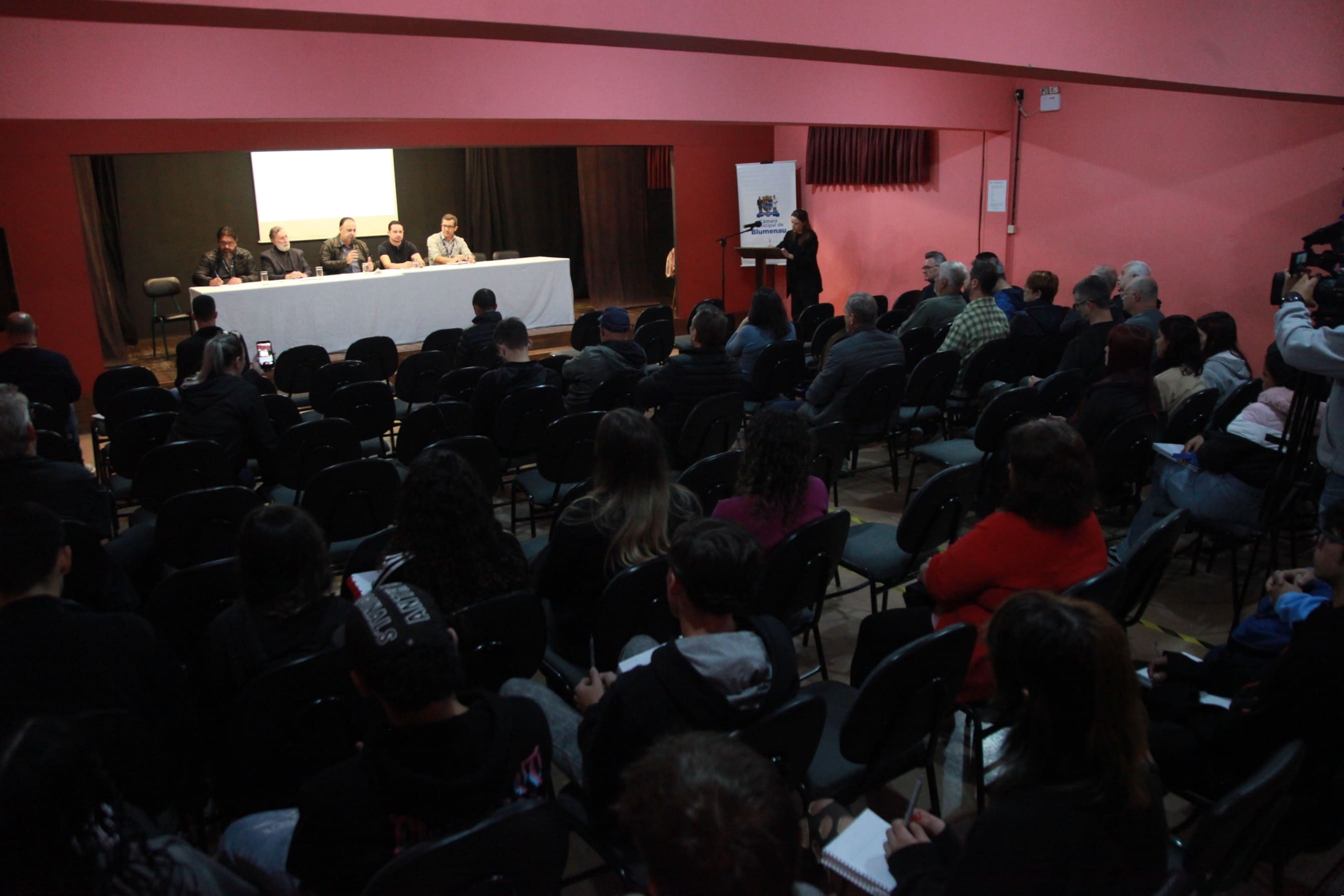 Câmara de Blumenau realiza audiência itinerante para ouvir demandas de mobilidade na região da Velha