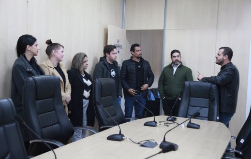Câmara de Blumenau recebe empresários da CDL em visita guiada promovida pela Escola do Legislativo
