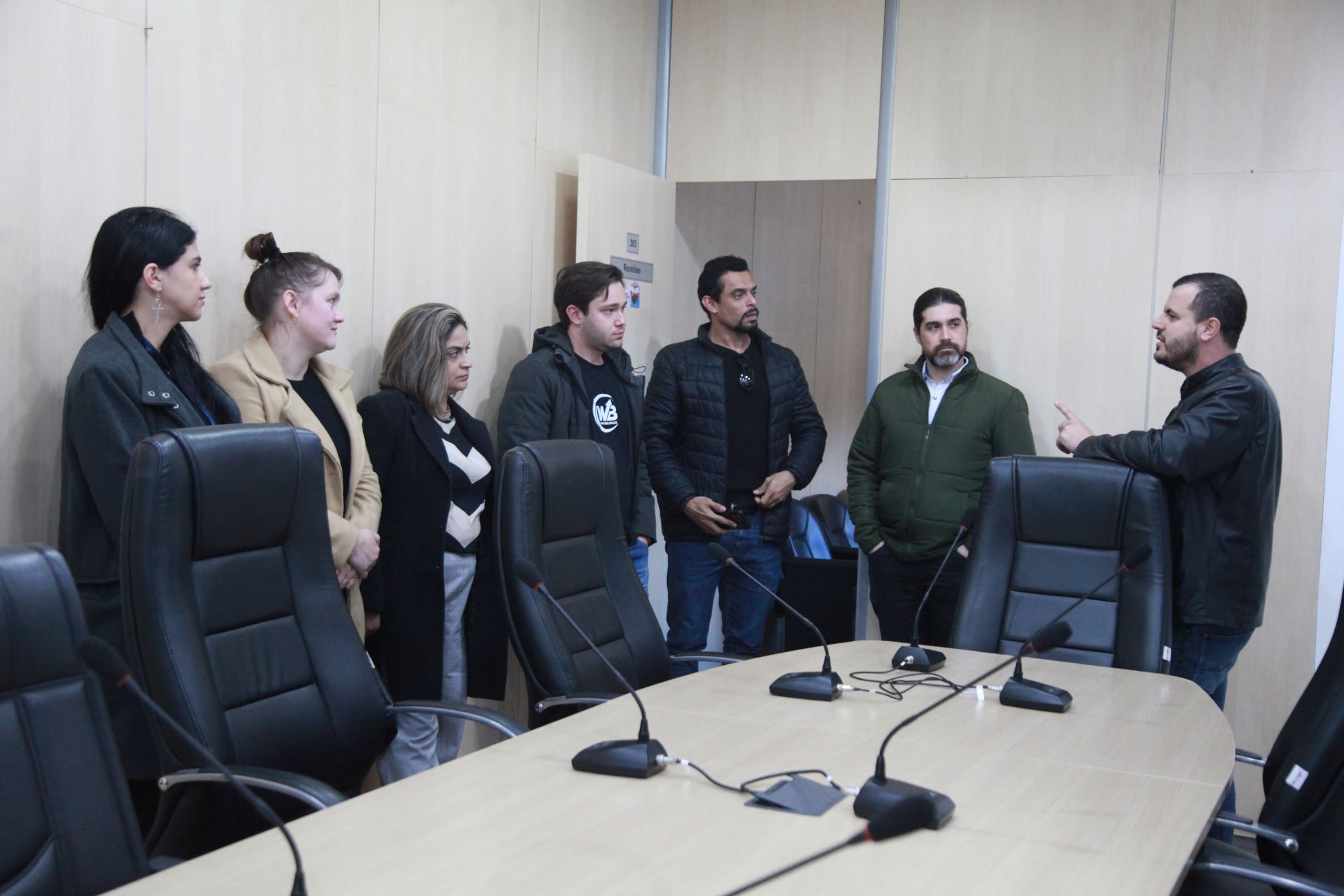 Câmara de Blumenau recebe empresários da CDL em visita guiada promovida pela Escola do Legislativo
