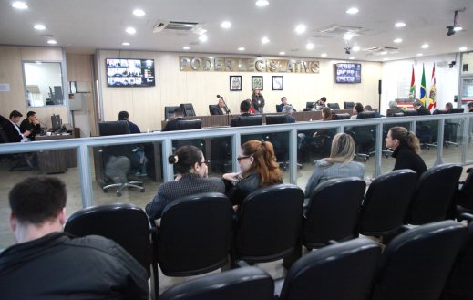 Câmara de Blumenau aprova projeto que estabelece normas de controle de acesso em escolas e CEIs da rede municipal