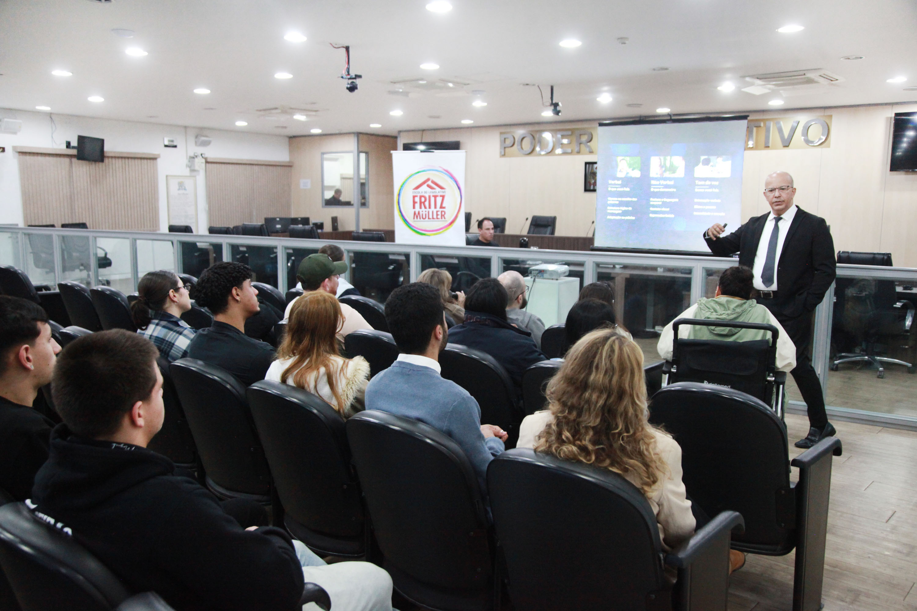 Escola do Legislativo realiza capacitação sobre técnica legislativa
