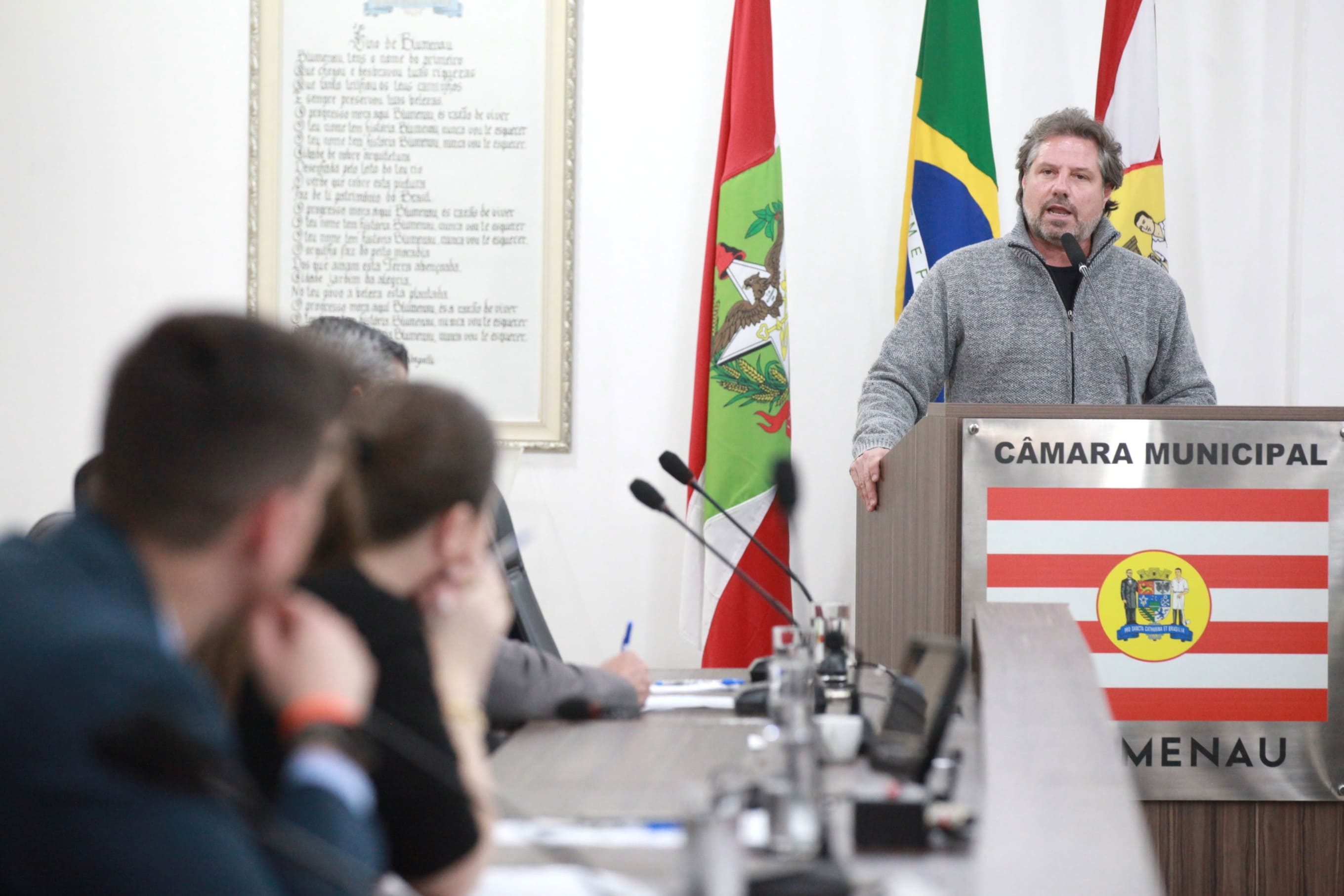Câmara debate filas na saúde infantil e acompanha medidas para ampliar atendimentos